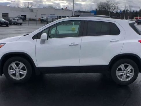 Used 2020 Chevrolet Trax LT w/ LT Convenience Package FWD image 5