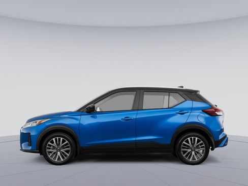 Used 2021 Nissan Kicks S FWD image 2