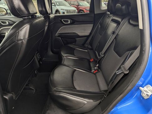 Used 2022 Jeep Compass Latitude AWD/4WD image 8