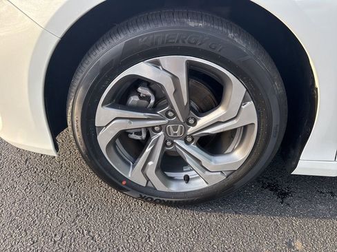 Used 2019 Honda Accord EX image 10