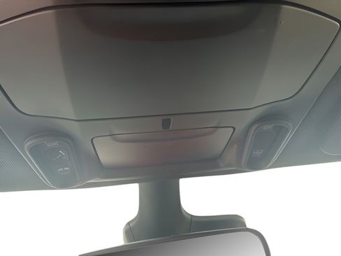 Used 2023 Chrysler Pacifica Limited w/ Uconnect Theater Family Group FWD image 18