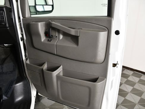 Used 2016 Chevrolet Express 3500 LT w/ LT Preferred Equipment Group RWD image 23