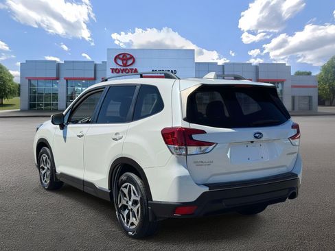 Used 2020 Subaru Forester Premium AWD/4WD image 5