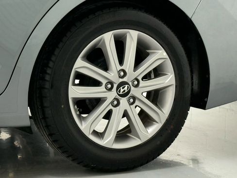 Used 2017 Hyundai Elantra SE FWD image 37
