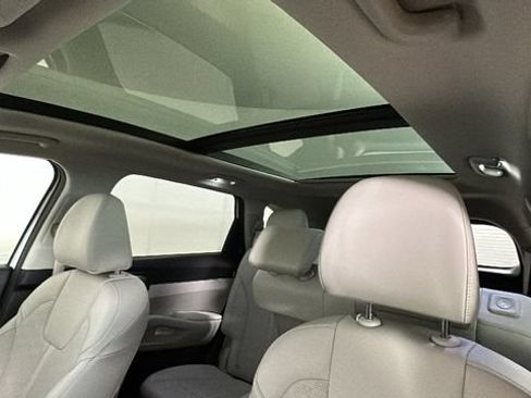 Used 2025 Kia Sorento S w/ Panoramic Sunroof Package FWD image 13