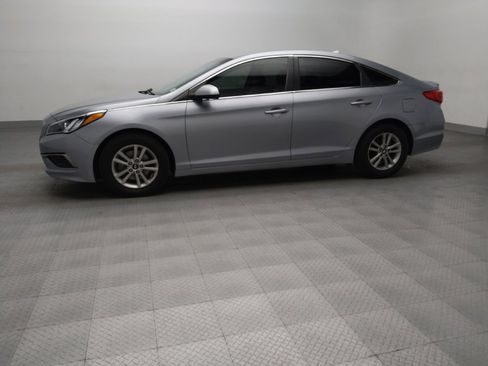 Used 2016 Hyundai Sonata SE image 2