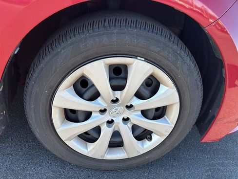 Used 2021 Toyota Corolla LE image 9