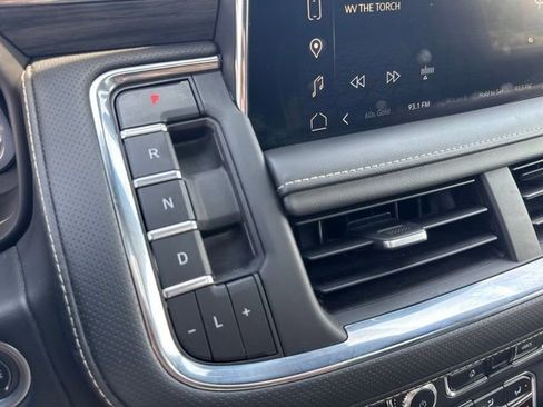 Used 2022 GMC Yukon SLT w/ SLT Premium Package AWD/4WD image 12
