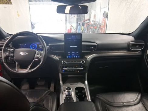 Used 2020 Ford Explorer Platinum w/ Premium Technology Package AWD/4WD image 32