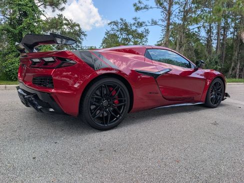 Used 2024 Chevrolet Corvette Z06 RWD image 7