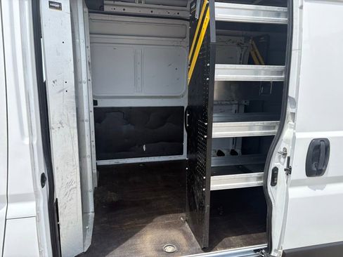 Used 2021 RAM ProMaster 2500 w/ Convenience Group FWD image 11