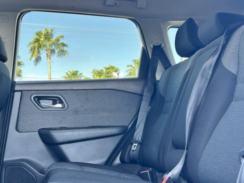 Certified 2021 Nissan Rogue SV image 16