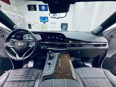 Used 2024 Cadillac Escalade ESV Sport Platinum image 30