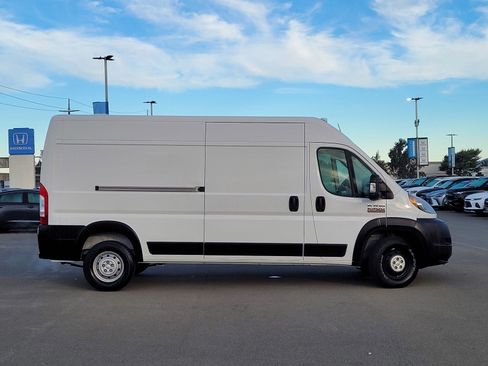 Used 2022 RAM ProMaster 2500 image 4