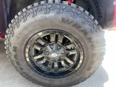 Certified 2019 Toyota Tacoma TRD Sport AWD/4WD image 4
