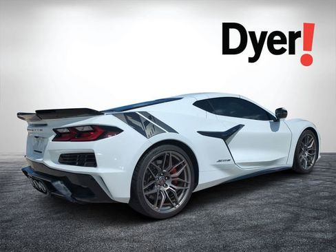 Used 2025 Chevrolet Corvette Z06 w/ Chrome Exterior Badge Package RWD image 3