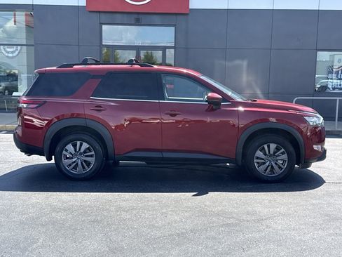 Certified 2025 Nissan Pathfinder SV FWD image 2
