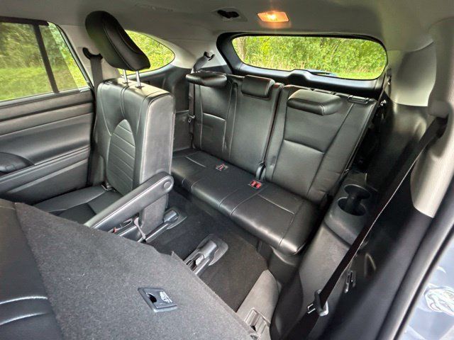 Used 2022 Toyota Highlander XLE AWD/4WD image 44