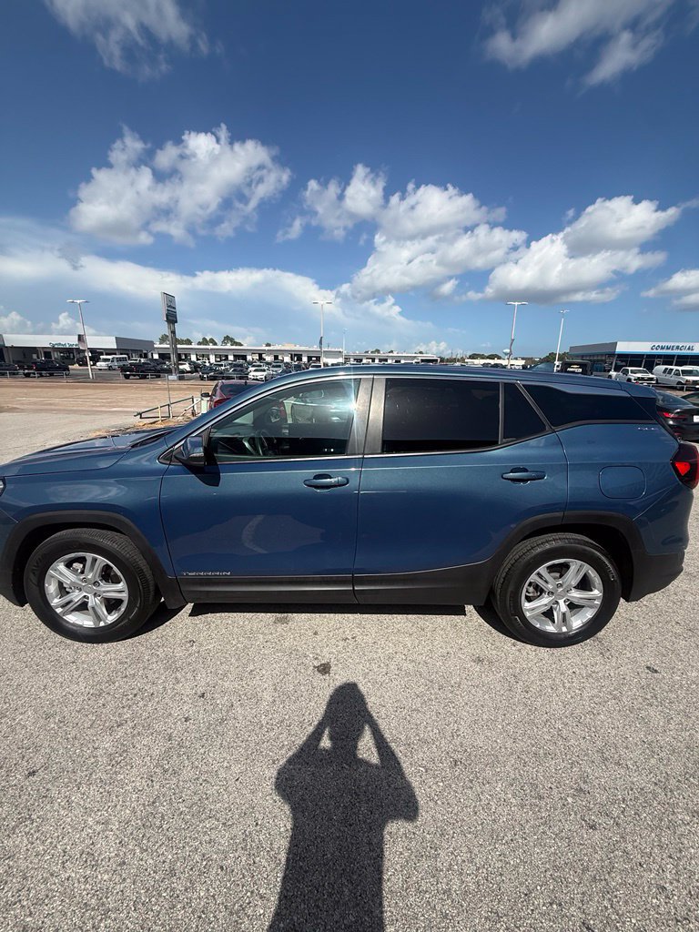 Used 2024 GMC Terrain SLE FWD image 4