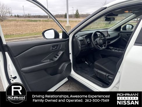 Used 2024 Nissan Rogue S image 10