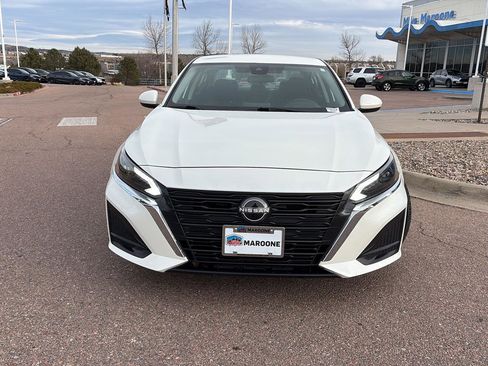 Used 2023 Nissan Altima 2.5 SV image 2