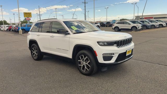 Used 2024 Jeep Grand Cherokee Limited AWD/4WD image 2