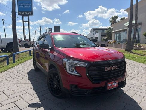 Used 2024 GMC Terrain SLE w/ Driver Convenience Package FWD image 1