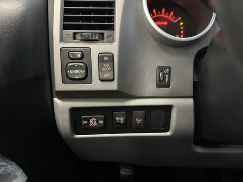 Used 2012 Toyota Tundra 4x4 CrewMax image 19