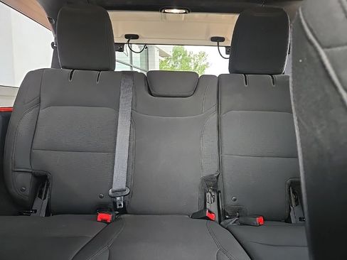 Used 2018 Jeep Wrangler Unlimited Sport S AWD/4WD image 35