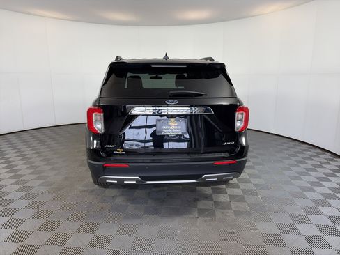 Used 2022 Ford Explorer XLT w/ Equipment Group 202A image 10