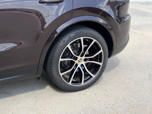 Certified 2023 Porsche Cayenne Platinum Edition AWD/4WD image 13