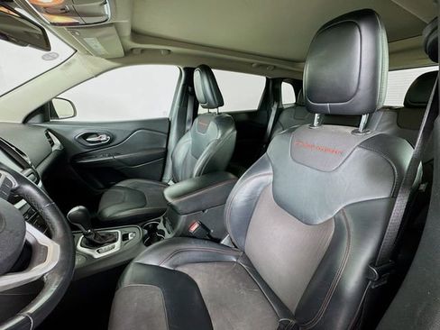 Used 2015 Jeep Cherokee Trailhawk w/ Comfort/Convenience Group image 11