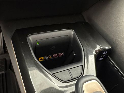 Used 2025 Toyota Crown AWD/4WD image 39
