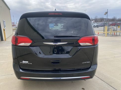 Used 2020 Chrysler Pacifica Limited image 9
