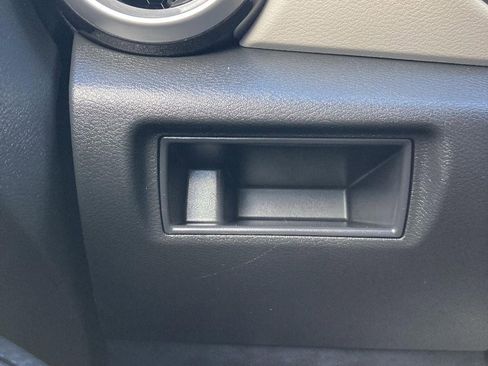 Used 2022 Nissan Versa SV image 12