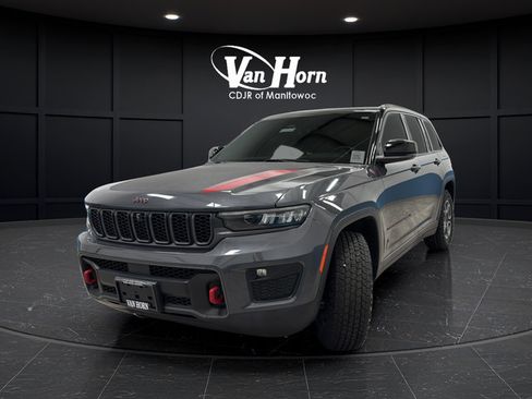 Used 2022 Jeep Grand Cherokee Trailhawk w/ Luxury Tech Group III AWD/4WD image 3
