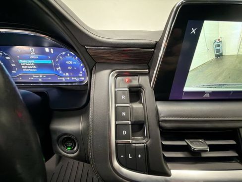 Used 2022 Chevrolet Tahoe Z71 AWD/4WD image 15