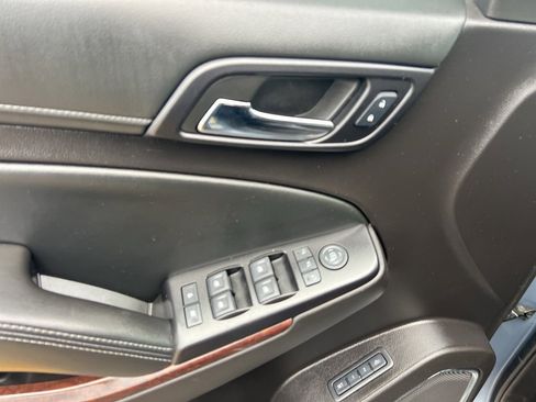 Used 2016 GMC Yukon XL SLT image 11