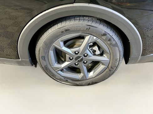 Used 2025 Kia K4 LXS image 11