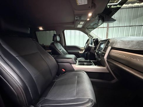 Used 2017 Ford F250 Lariat w/ Lariat Ultimate Package AWD/4WD image 13