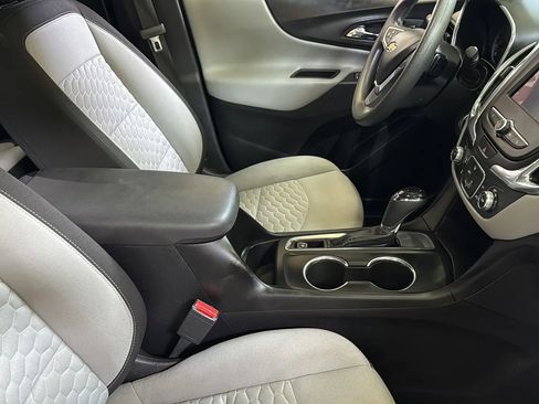 Used 2020 Chevrolet Equinox LS w/ LS Convenience Package image 18