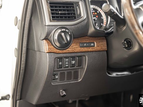 Used 2017 Nissan Titan Platinum Reserve image 19