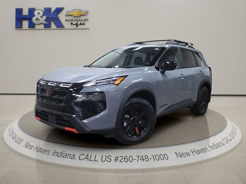 Used 2025 Nissan Rogue SV AWD/4WD image 3