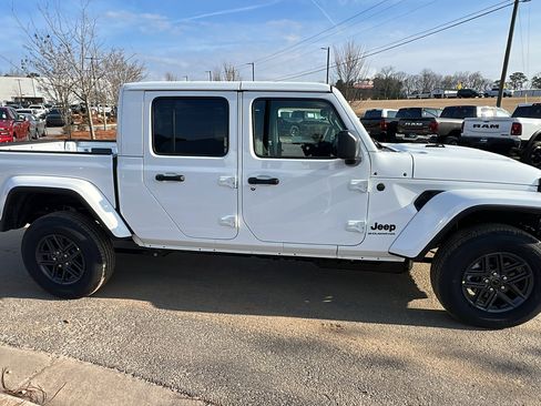 New 2026 Jeep Gladiator Sport AWD/4WD image 7