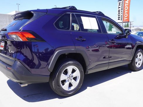 Used 2021 Toyota RAV4 XLE FWD image 7