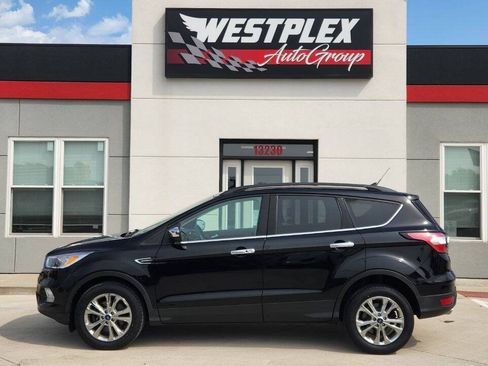 Used 2018 Ford Escape SE w/ SE Sync 3 Package AWD/4WD image 27