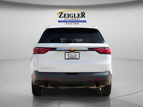Used 2023 Chevrolet Traverse LT w/ LT Premium Package AWD/4WD image 7