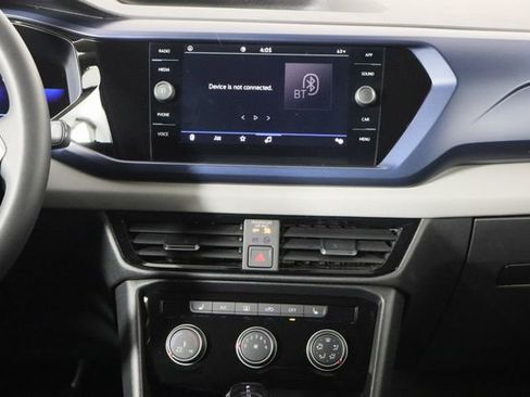 Used 2023 Volkswagen Taos SE image 28