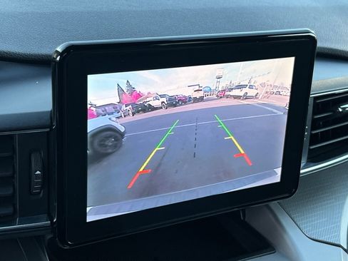 Used 2022 Ford Explorer XLT w/ Equipment Group 202A image 18