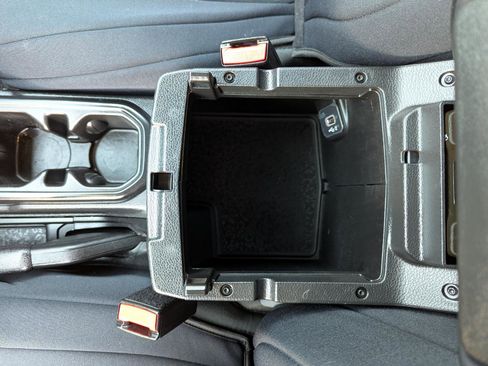 Used 2023 Jeep Wrangler Sport AWD/4WD image 28